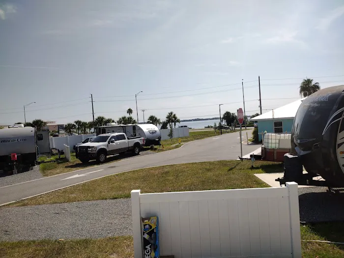Palm Shores RV Park Picture 7