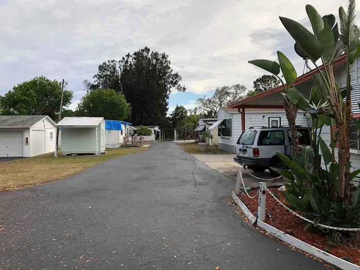 Shady Oak Mobile Home Park Picture 3