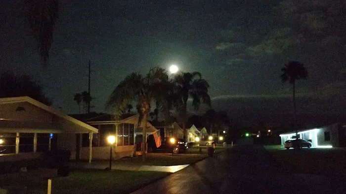 Manor West Mobile Home Park Picture 3