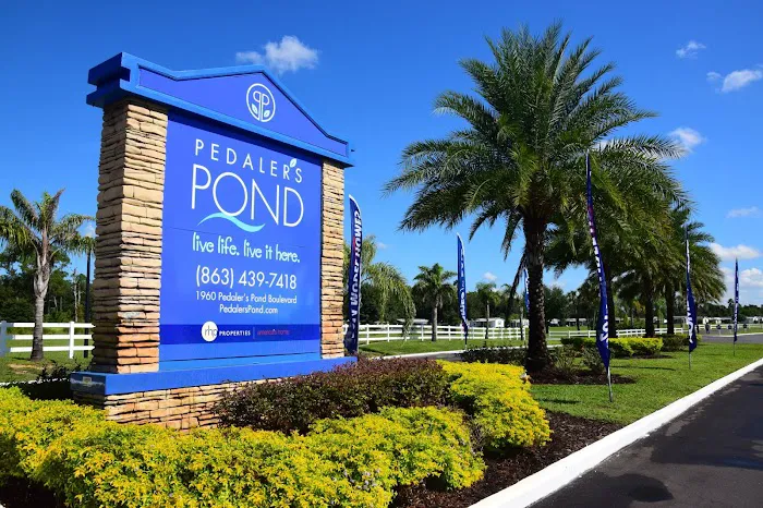 Pedaler's Pond Manufactured Home Community Picture 3