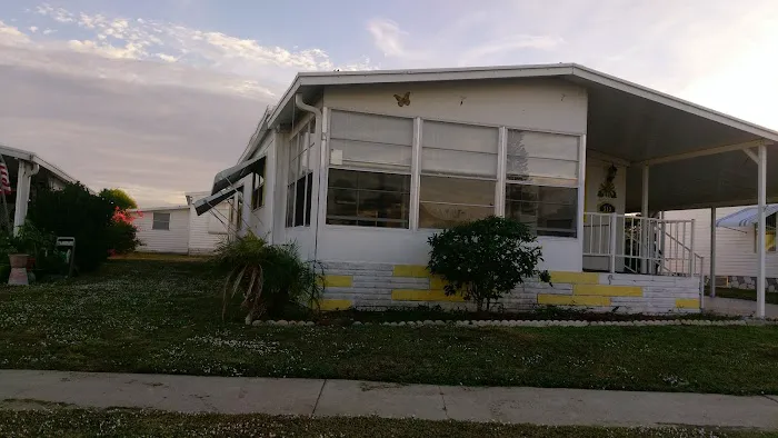 Lakewood Village Picture 4