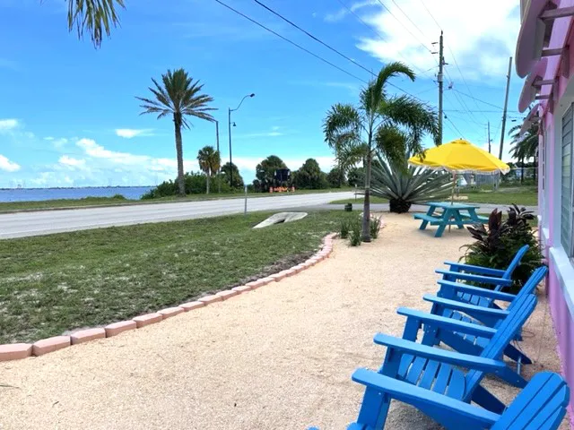 Palm Bay Park Mobile Home & RV Park Picture 9