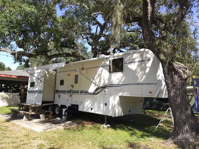 West Bay Oaks Mobile Home & RV Park Picture 1