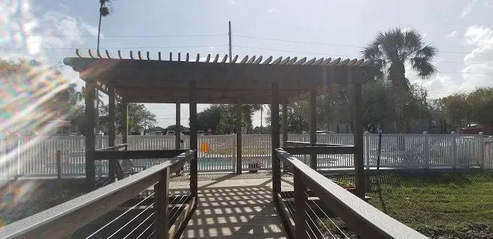 Enchanted Lakes MH & RV Resort Picture 6