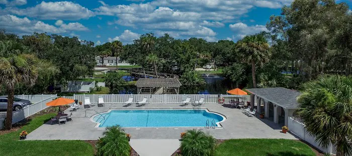 Enchanted Lakes MH & RV Resort Picture 4