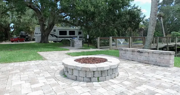 Enchanted Lakes MH & RV Resort Picture 5