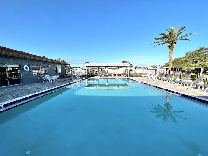La Plaza Mobile Home Park Picture 3