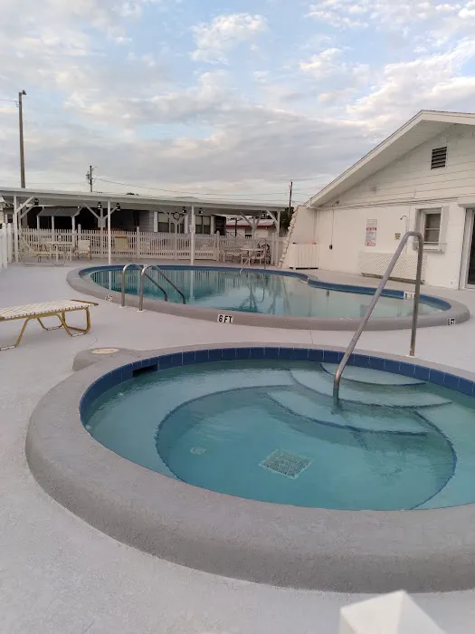 Town & Country Mobile Home Park Picture 2