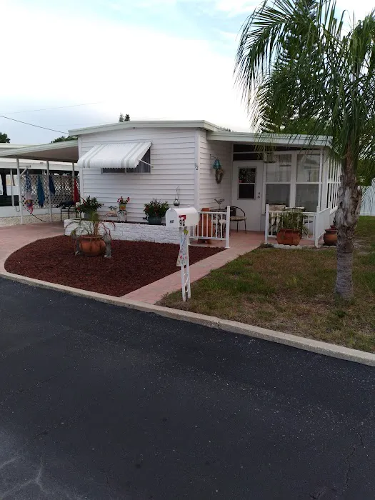 Town & Country Mobile Home Park Picture 8