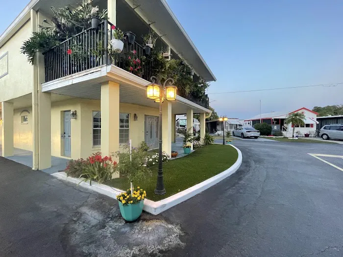 Yankee Traveler RV Park Picture 1