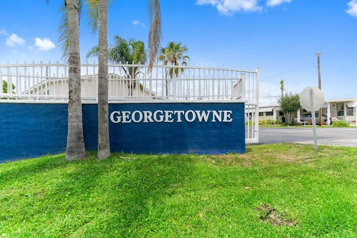Georgetowne Manor Picture 6