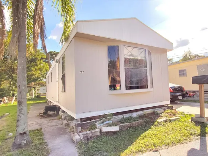 Sun Terrace Manufactured Home Community | Clearwater, FL Picture 4