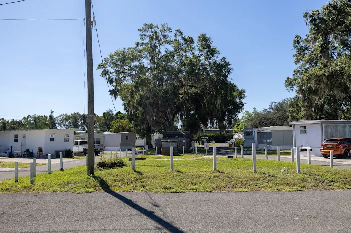 Lighthouse Oaks RV & Mobile Home Estates Picture 2