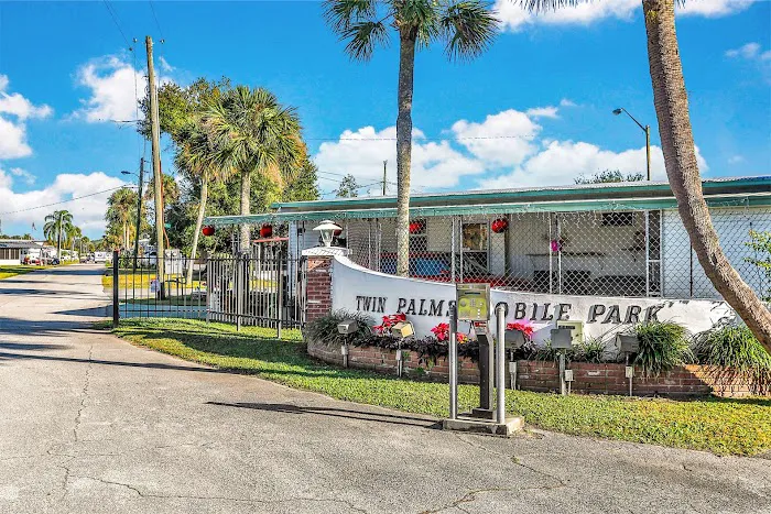 Twin Palms Mobile Home Park Picture 6