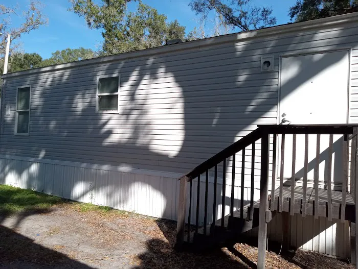 Mobile home park Picture 1