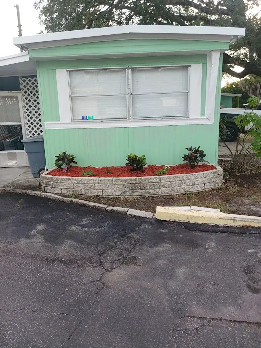 Twelve Oaks Mobile Home Park Picture 6