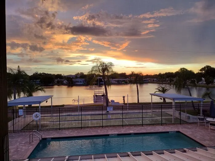 Crystal Lake Mobile Resort Picture 1