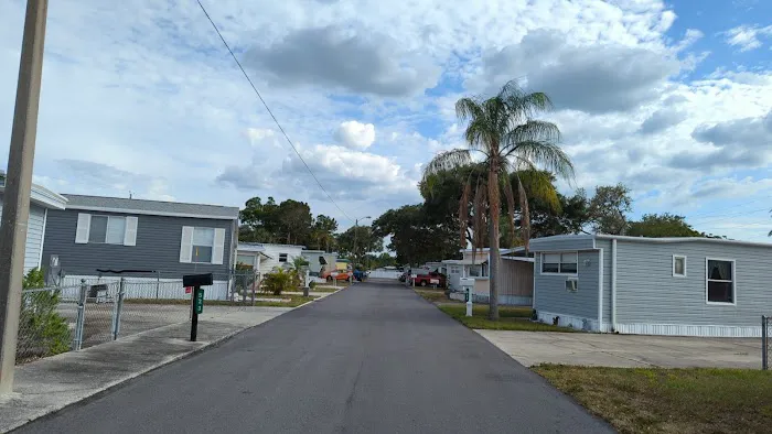 Holiday Village Mobile Home Park Picture 2