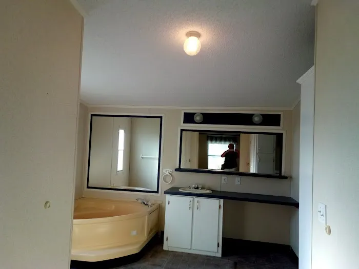 Holiday Village Mobile Home Park Picture 4