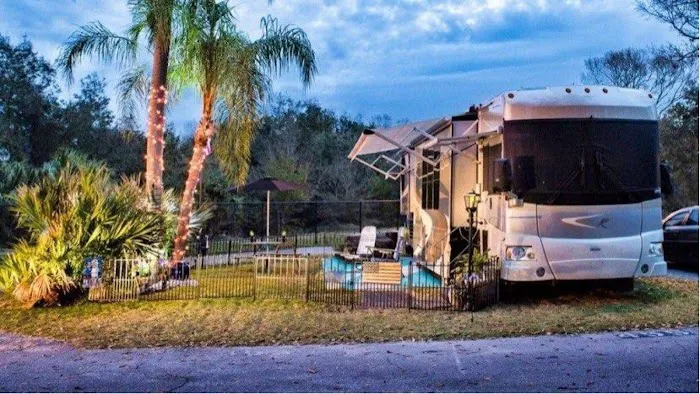 Robert's Mobile Home and RV Resort Picture 4