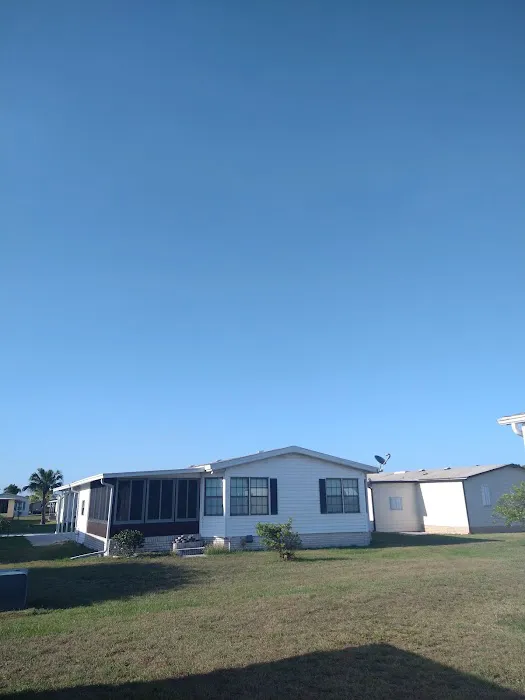 Golden Ponds Manufactured Home Community Picture 2