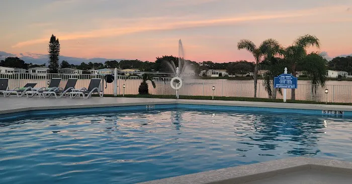 Golden Ponds Manufactured Home Community Picture 3