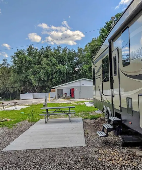 Happy Traveler Cabins and RV Resort Picture 3