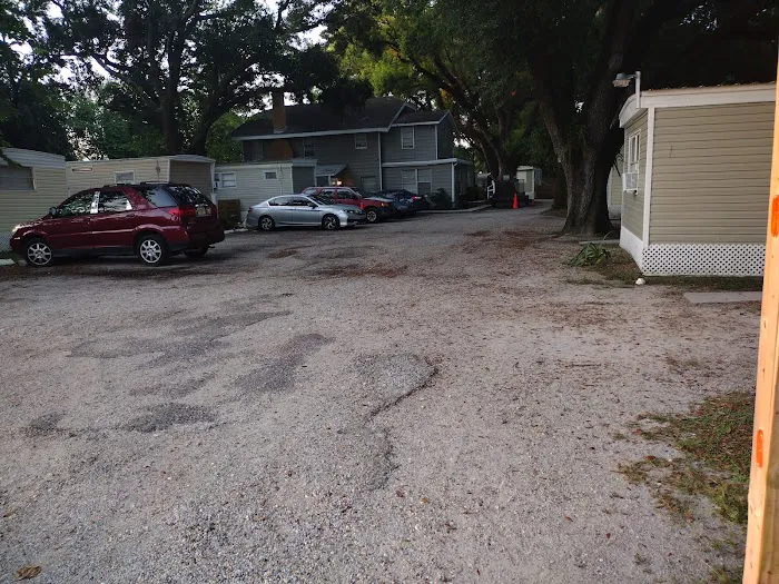 Silver Oaks Mobile Home Park Picture 2