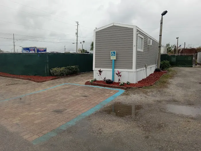Manatee Mobile Home & RV Park Picture 7