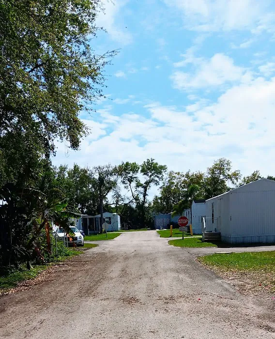 Manatee Mobile Home & RV Park Picture 6