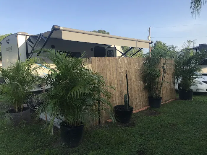 Easy Livin' RV Park Picture 9