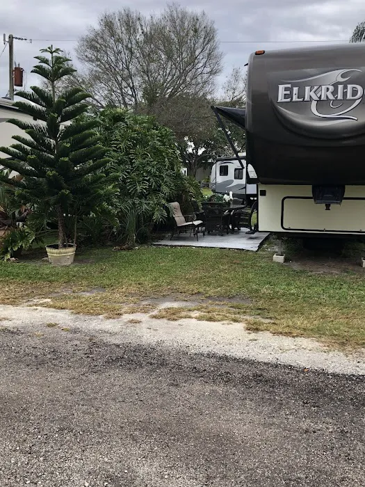 Easy Livin' RV Park Picture 5