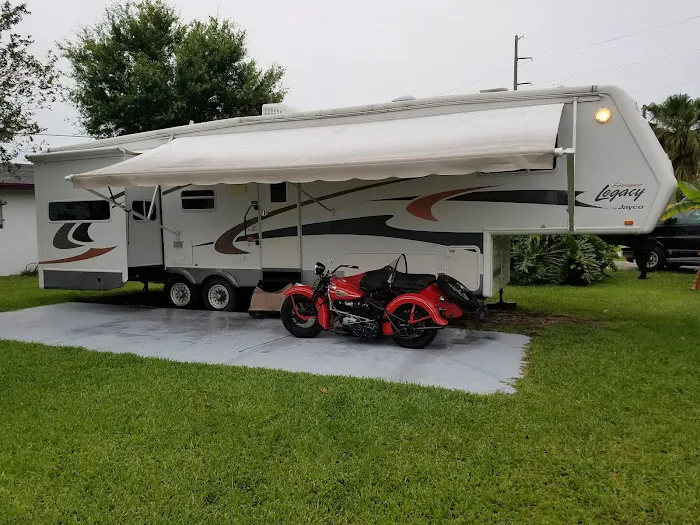 Easy Livin' RV Park Picture 8