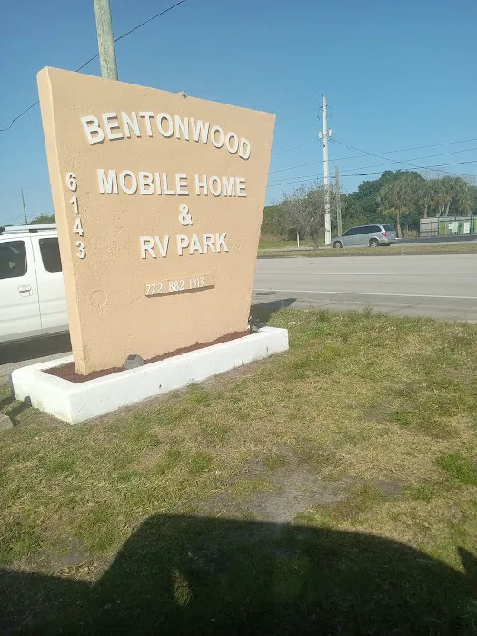 Bentonwood Mobile Home Park Picture 7