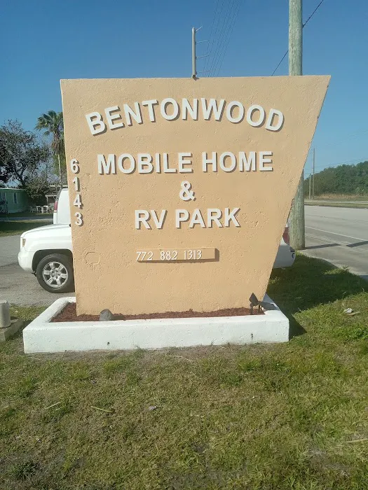 Bentonwood Mobile Home Park Picture 10
