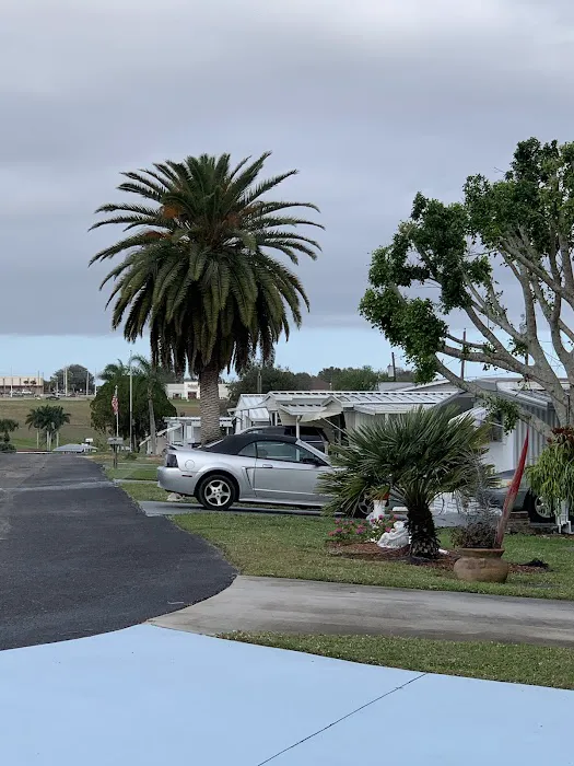Lake Garden Mobile Home Park Picture 5
