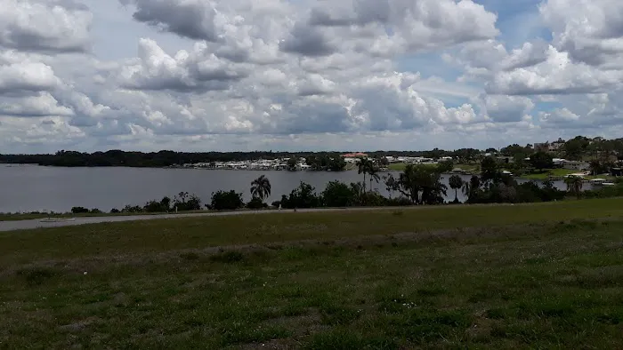 Lake Garden Mobile Home Park Picture 7