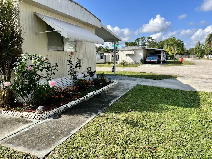 Royal Palm Mobile Home Park Picture 1