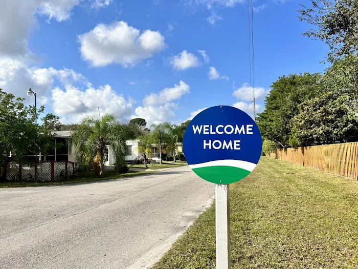 Royal Palm Mobile Home Park Picture 4