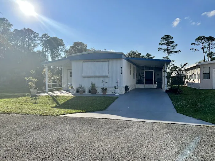 Royal Palm Mobile Home Park Picture 10