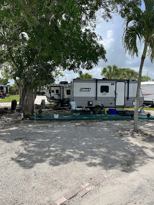 Floridays RV Park Picture 3