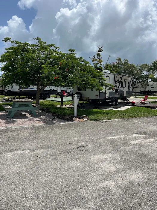 Floridays RV Park Picture 1