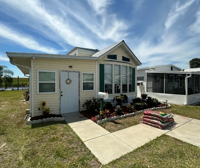 Lakeport Landing Apartments, RVs & Storage Picture 3