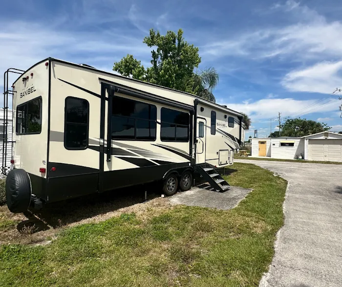 Lakeport Landing Apartments, RVs & Storage Picture 5