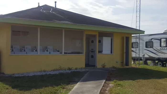 Okeechobee Landings RV Resort Picture 9