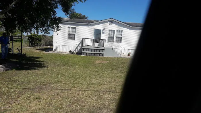 Tropical Mobile Home Village Picture 2