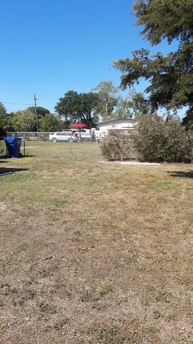 Tropical Mobile Home Village Picture 5