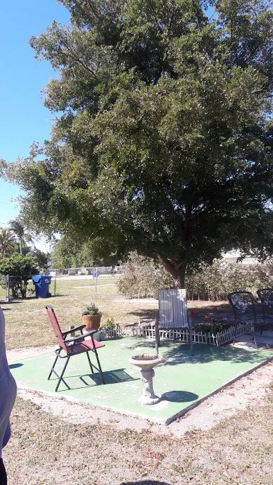 Tropical Mobile Home Village Picture 1