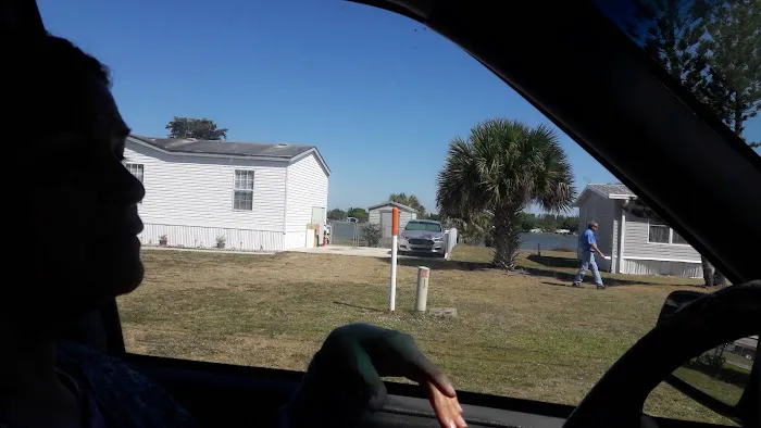 Tropical Mobile Home Village Picture 8