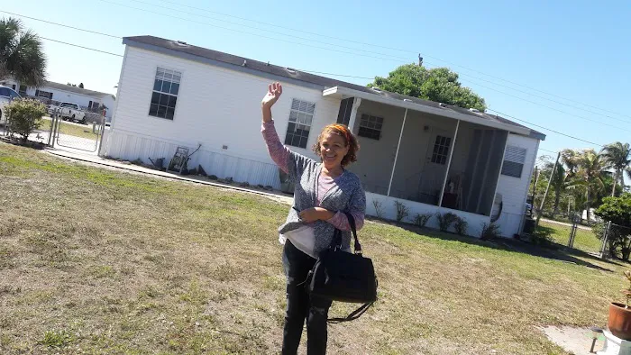 Tropical Mobile Home Village Picture 10